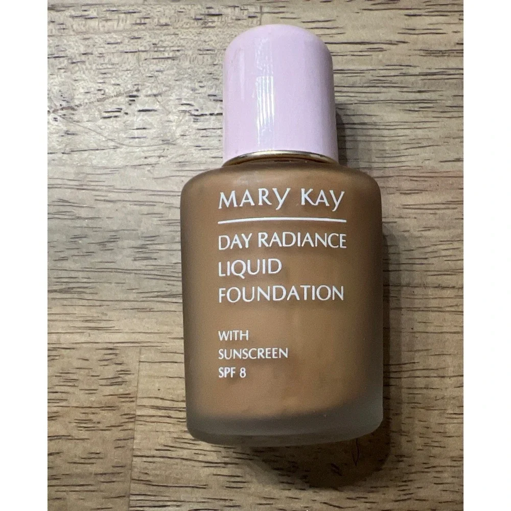 Mary Kay Day Radiance Liquid Foundation Cocoa Beige 6352 - 1 OZ NOS w/SPF8 NOBOX